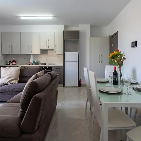 Апартаменты Brightly Lit 1- Br In