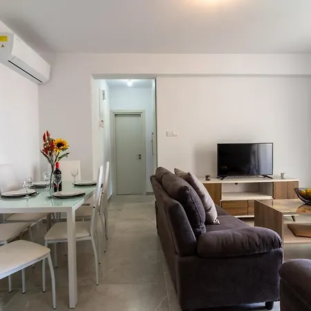 Апартаменты Brightly Lit 1- Br In Ларнака
